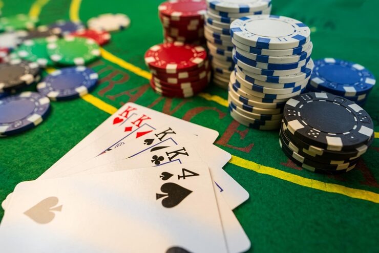 humas toto mobile app interface showing football betting markets and live casino options